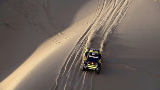 Loeb gana etapa y De Villiers toma liderato del Dakar, Barreda manda en motos