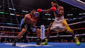 Gervonta Davis retuvo su campeonato ligero ante Pitbull Cruz