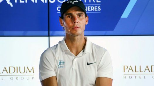 Rafael Nadal inaugura academia de tenis en mexicano Cancún