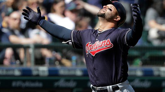 Con grand slam de Alonso, Indios superan a Marineros