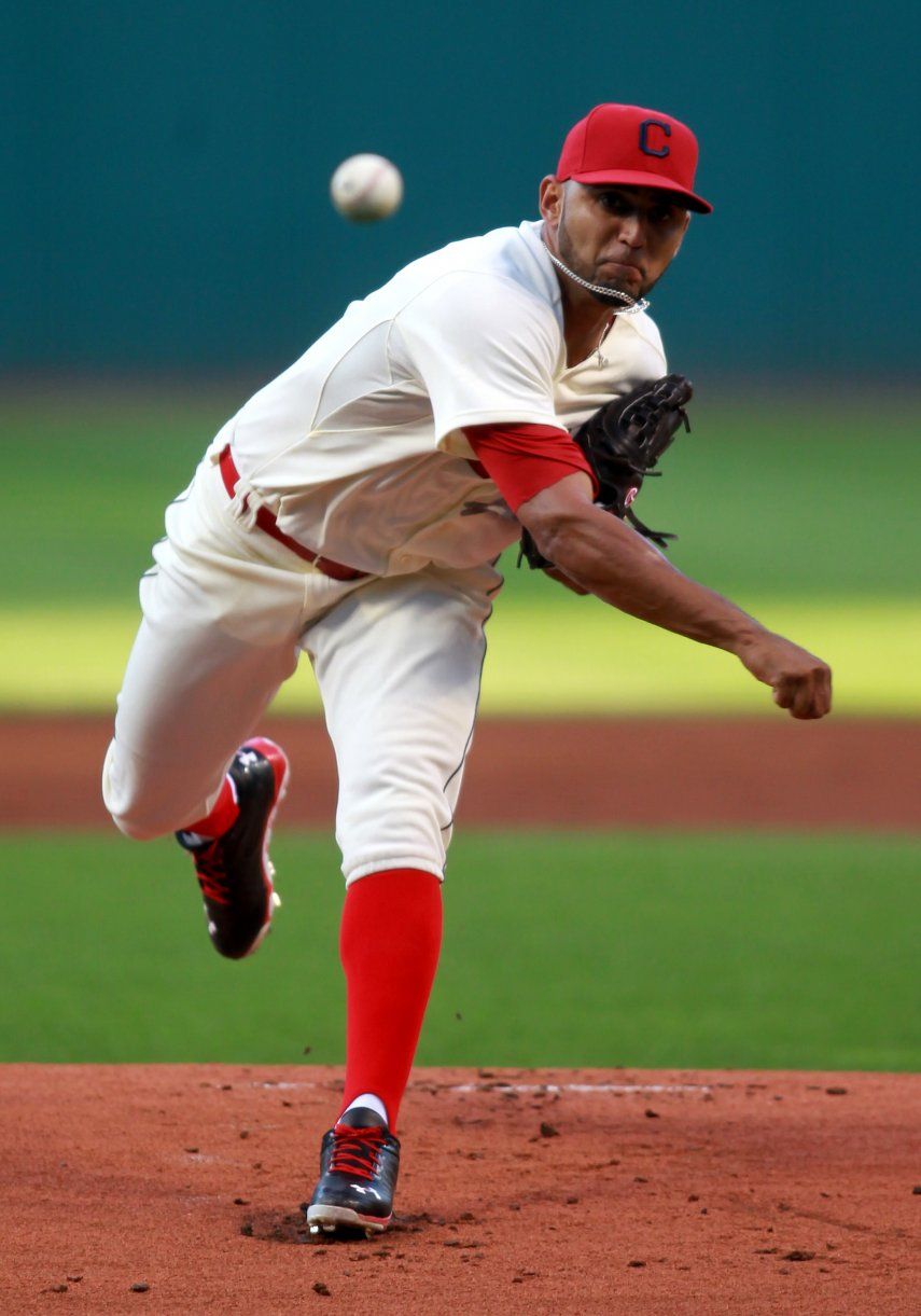 Álvarez impulsa triunfo de Piratas en Milwaukee