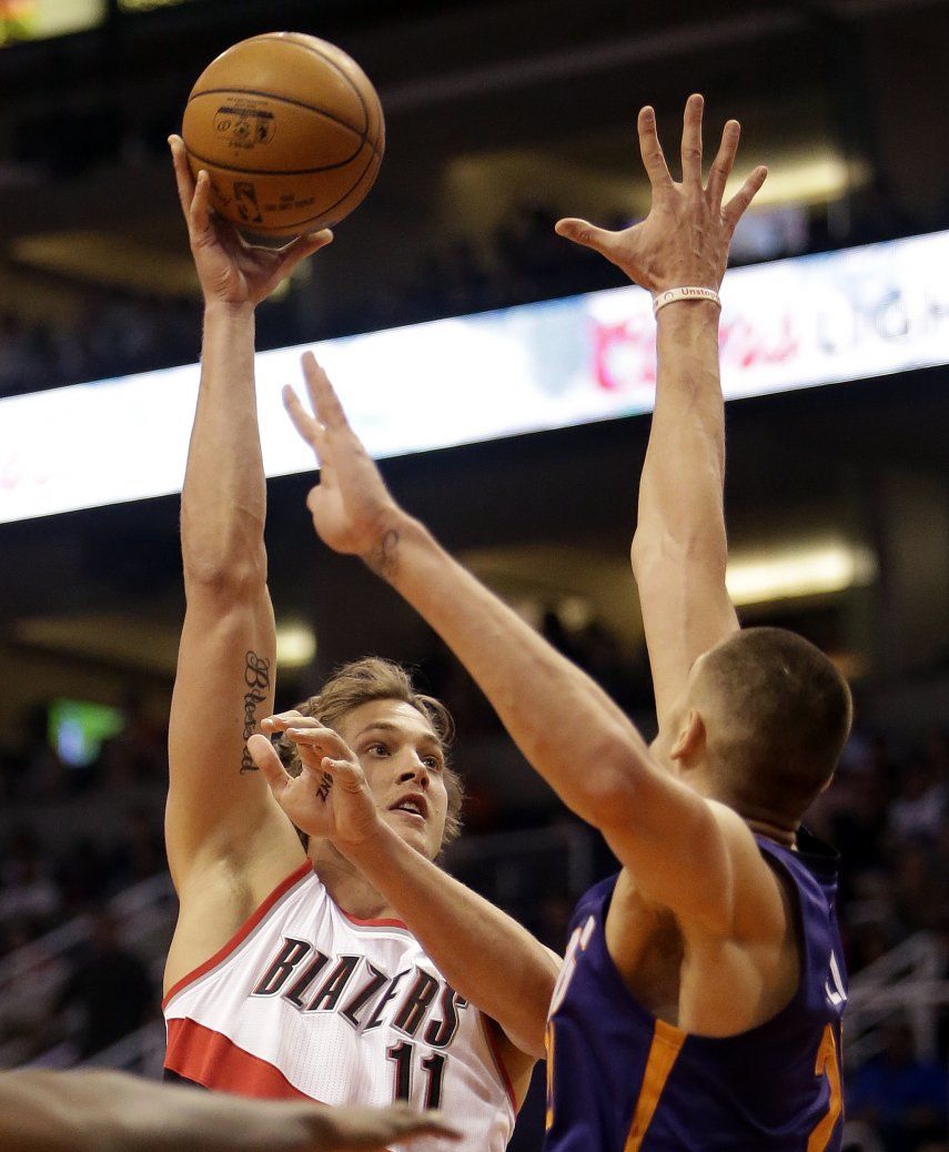 Un triple de Bledsoe sella triunfo de Suns sobre Portland