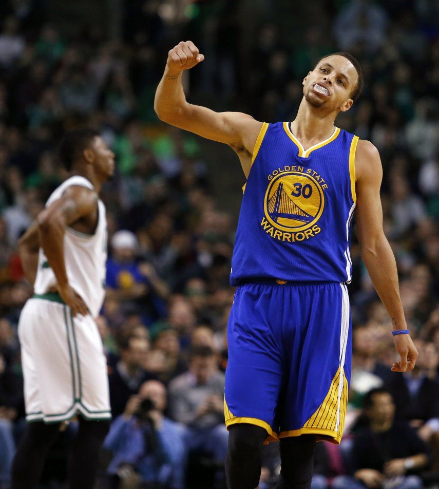Curry anota 37 y Warriors remontan para vencer a Celtics