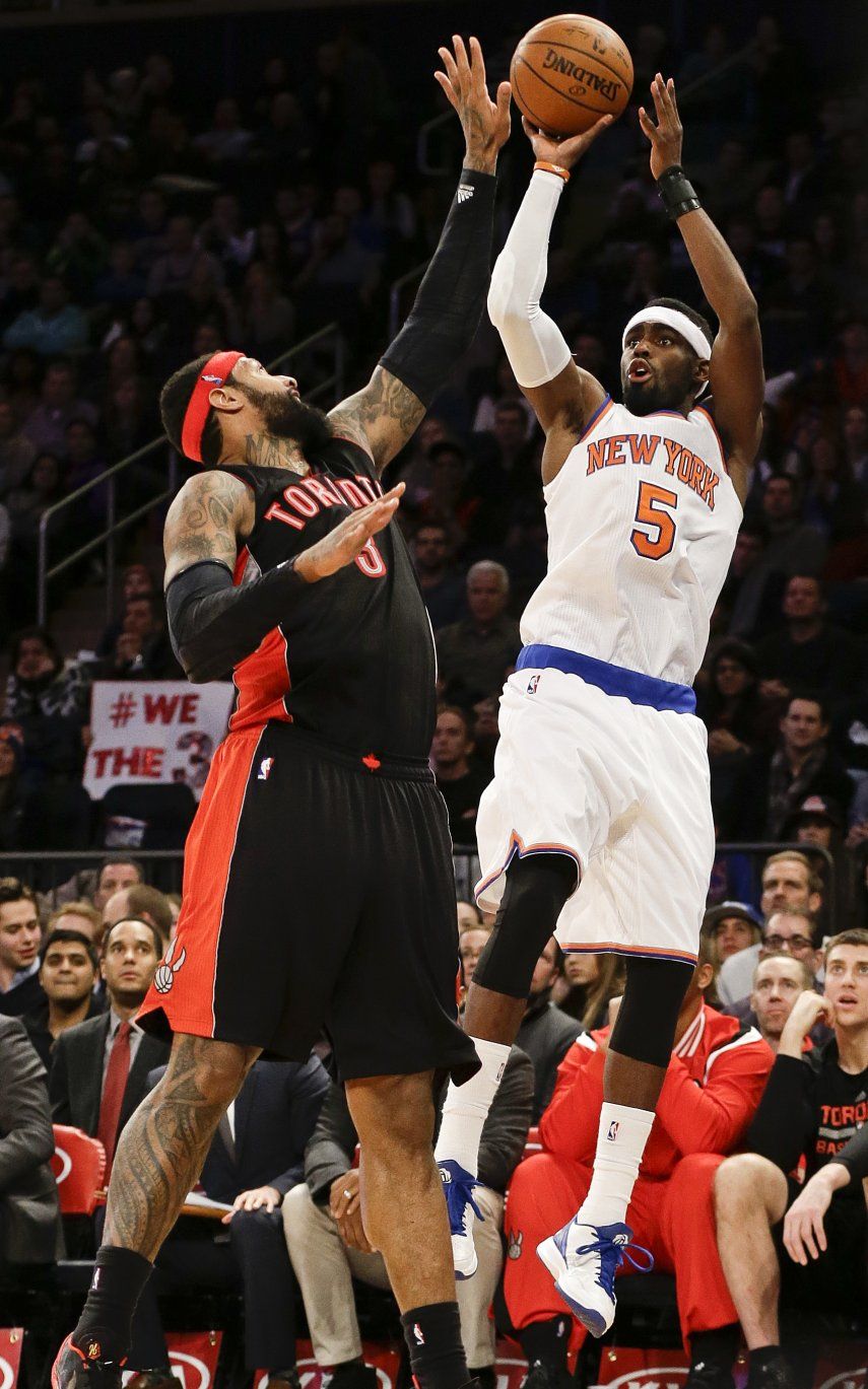 Knicks rinden homenaje a Mason con victoria
