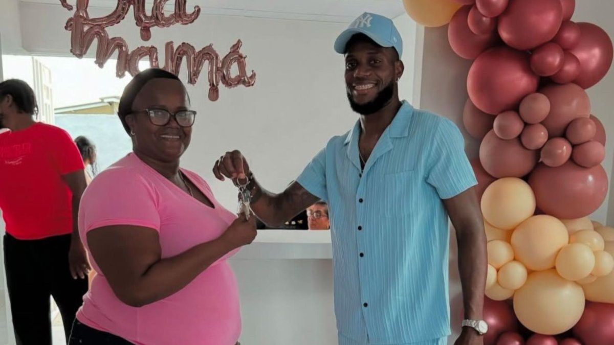 José Fajardo le regaló una casa a su madre en su día
