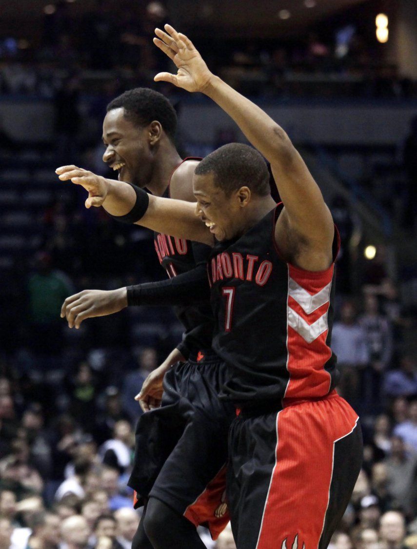 Lowry anota 18 y Raptors superan a Bucks