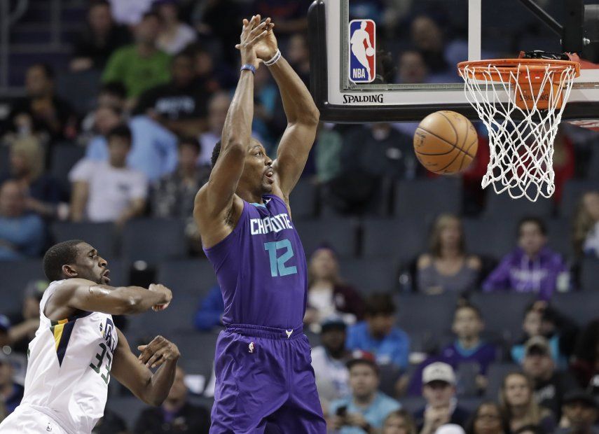 Walker guía a Hornets a victoria de 99-88 sobre Jazz
