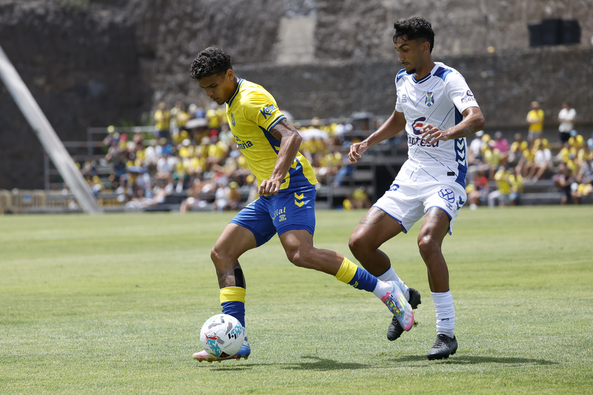 Edward Cedeño debutó con Las Palmas en la Segunda División de España