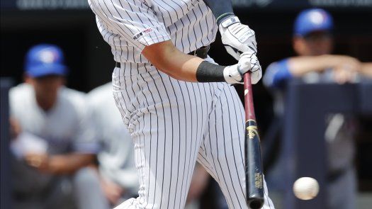 Tanaka y Urshela llevan a Yanquis a victoria sobre Toronto