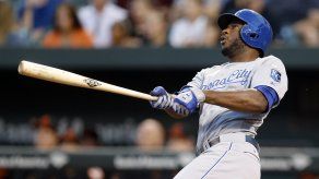 Los Orioles derrotan 14-8 a Reales con 2 grand slams