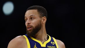 Stephen Curry salió lesionado en victoria de los Warriors