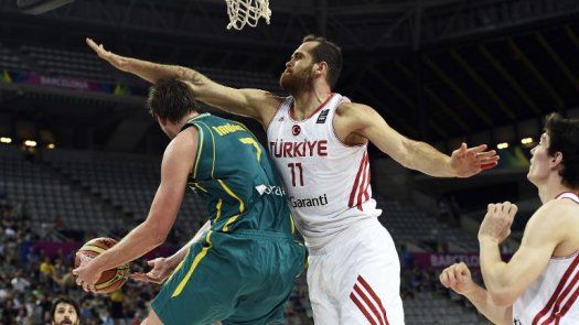 Turquía remonta ante Australia (65-64) y se mete en cuartos del Mundial