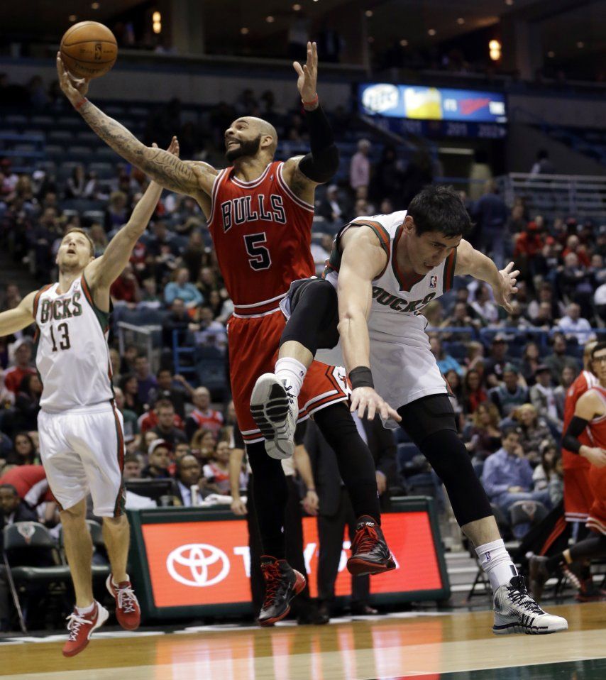 Boozer logra doble-doble en victoria de Bulls
