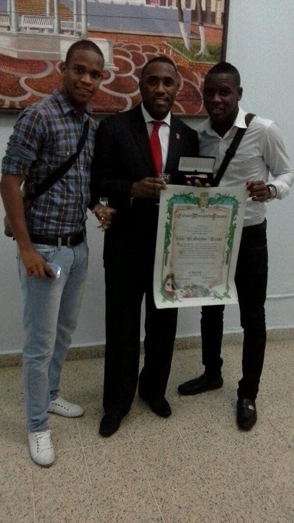 Luis El Matador Tejada recibe las Llaves de la Ciudad