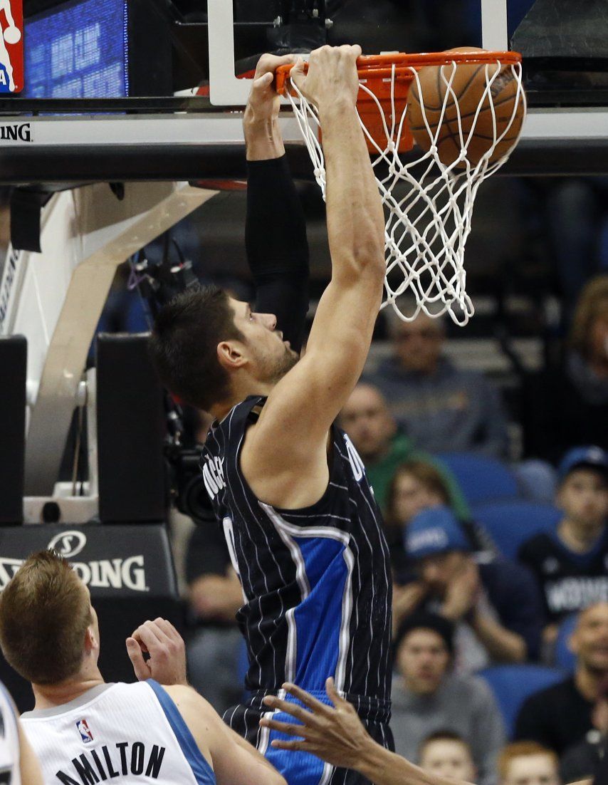 Vucevic anota 37 puntos y Magic vence a Wolves
