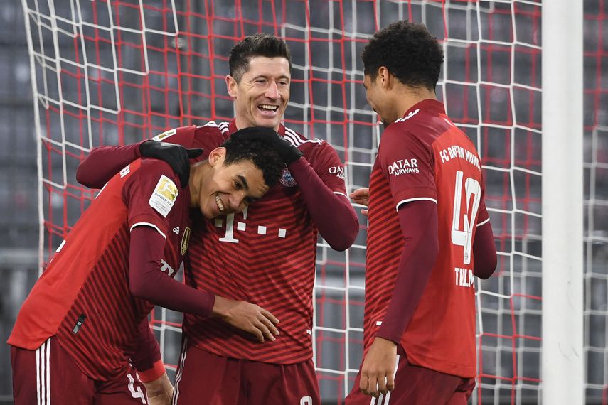 Bayern Múnich cierra el 2021 con goleada al Wolfsburgo