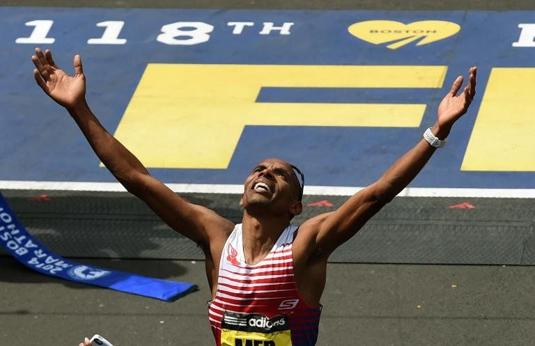 El estadounidense Meb Keflezighi gana la Maratón de Boston