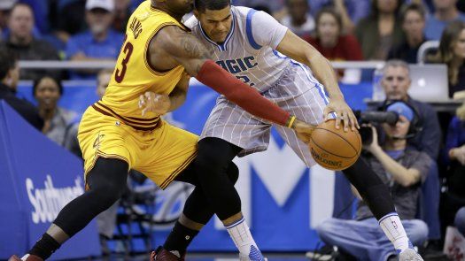 LeBron aporta 25 puntos en triunfo de Cavaliers ante Magic