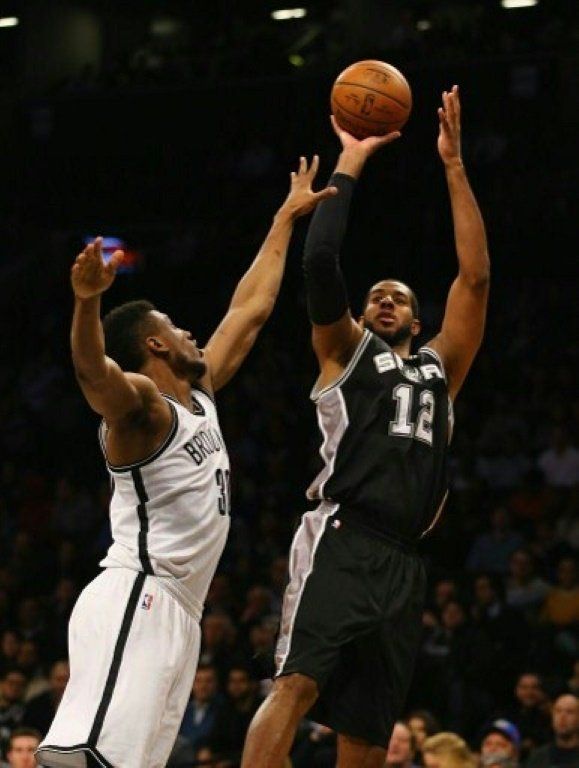 Spurs doblegan a los Nets con 25 puntos de LaMarcus Aldridge