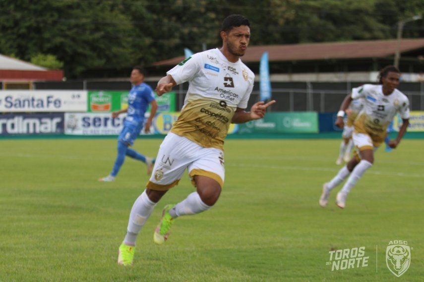 Jorman Aguilar llega a los 7 goles esta campaña con San Carlos en Costa Rica