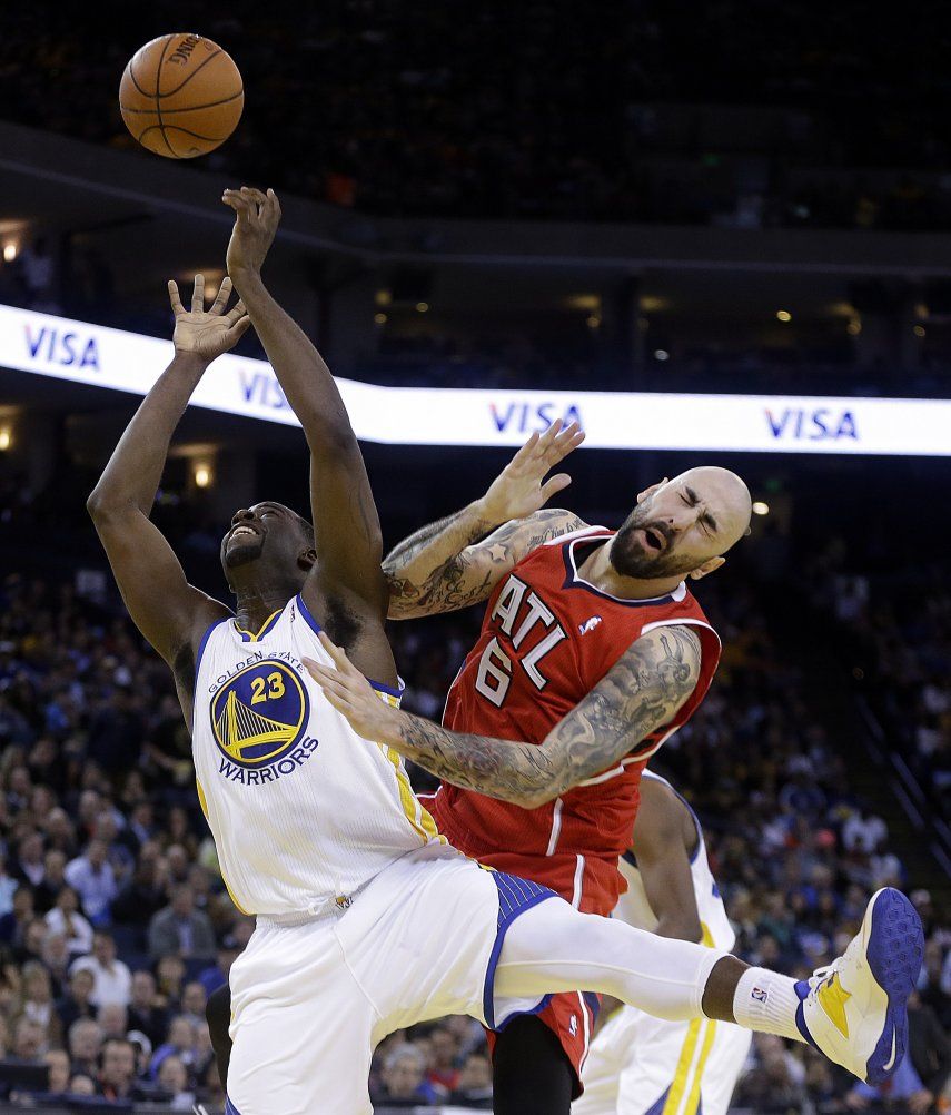Warriors regresan a casa y derrotan 111-97 a Hawks