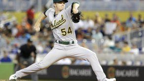 Atléticos superan a Marlins 7-6 en 14 innings