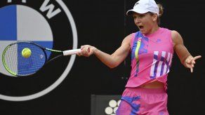 Halep se corona en Italia tras abandono de Pliskova