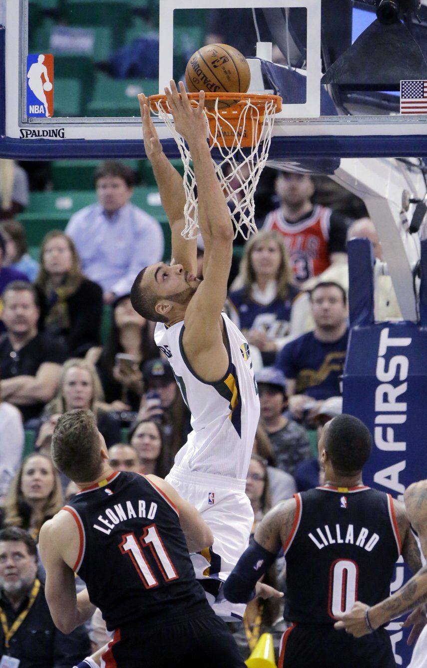 Jazz vence a Trail Blazers 111-88 con 22 puntos de Hayward
