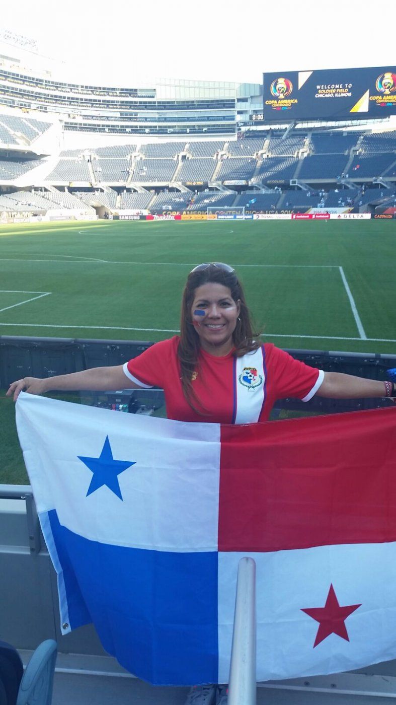 Fanáticos apoyando a Panamá en Chicago