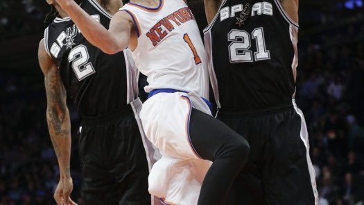 Knicks sorprenden a Spurs y los vencen en prórroga