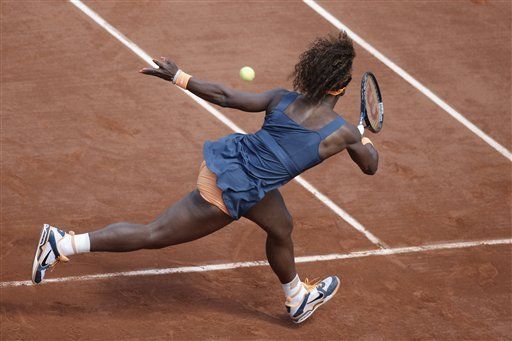 Serena Williams y Ferrer avanzan en Francia