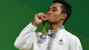 La abuela de un medallista tailandés muere mientras lo celebraba
