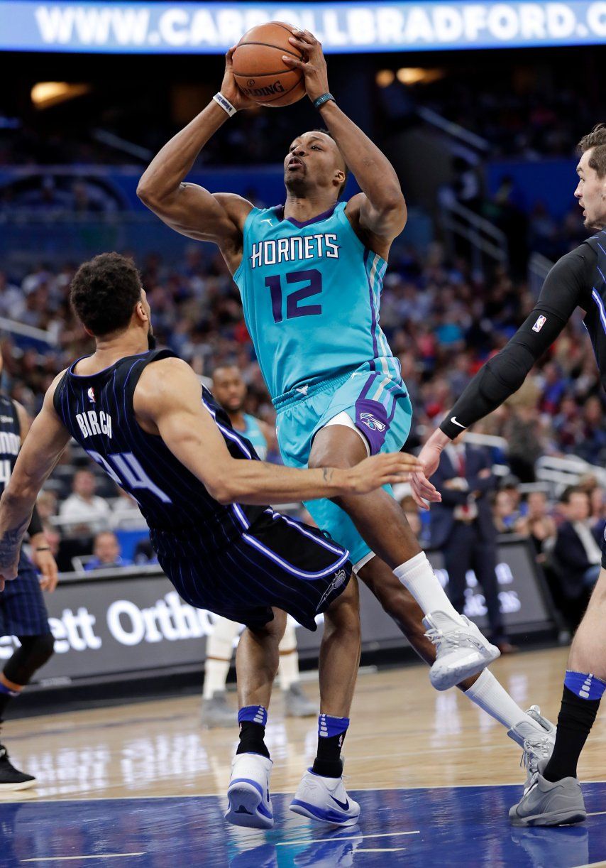 Monk anota 26 puntos en paliza de Hornets sobre Magic