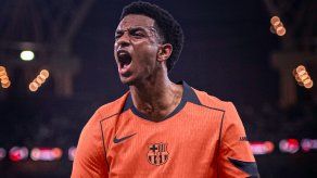 FC Barcelona presenta camiseta inspirada en el sextete del 2009