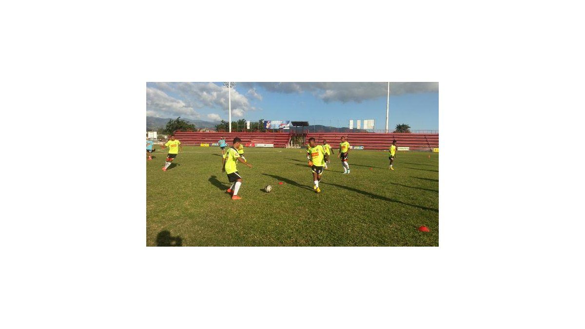 La sub-20 entrena por primera vez en Kingston
