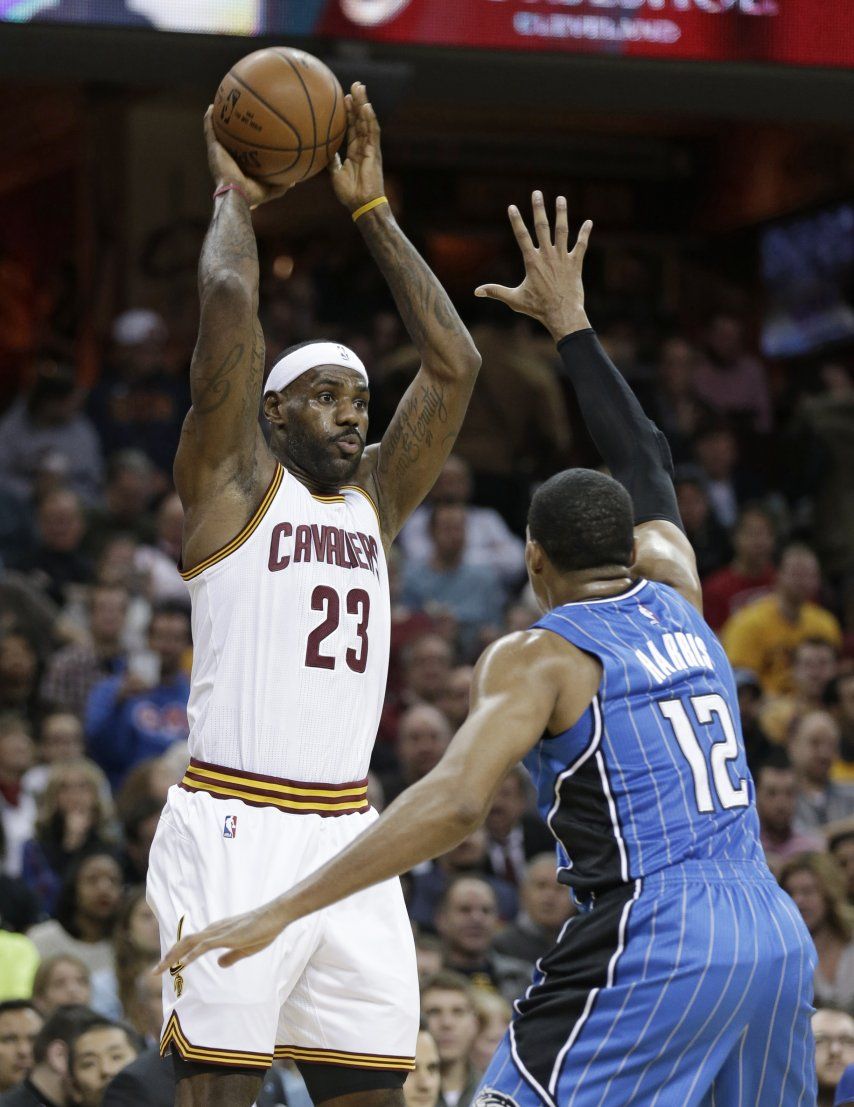 LeBron James emula logro de Oscar Robertson