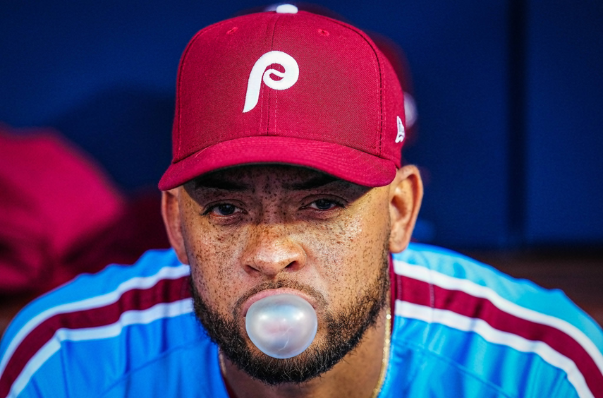 MLB: Edmundo Sosa ganó el duelo de panameños ante Justin Lawrence