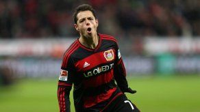 Chicharito logró su primer triplete en la Bundesliga