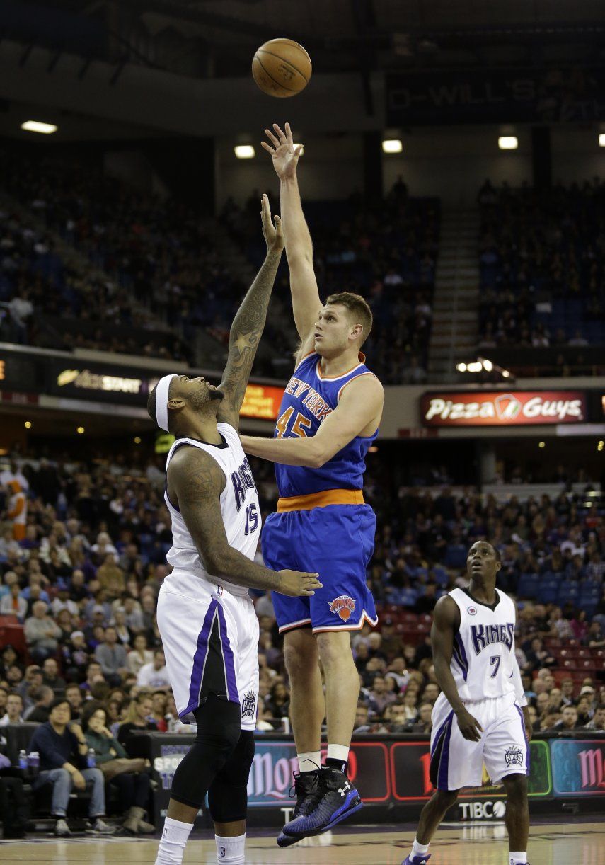 Cousins lidera a Kings para superar a Knicks en la prórroga