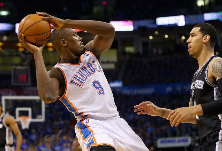 Ibaka regresa y rescata a los Thunder en los playoffs contra los Spurs