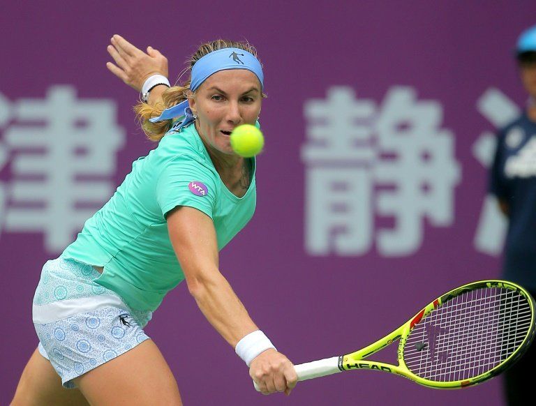 Kuznetsova avanza a semifinales en Moscú
