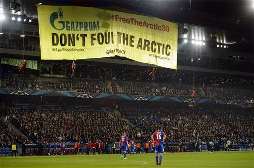 UEFA investiga protesta en partido en Basilea