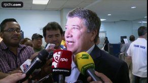 Hernán Bolillo Gómez llega a Panamá para iniciar conversaciones con Fepafut
