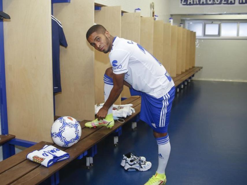 César Yanis espera su oportunidad en la banca ante el Lugo