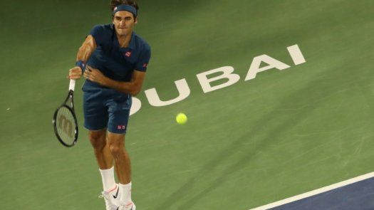 Federer buscará su título 100 en la final de Dubái contra Tsitsipas