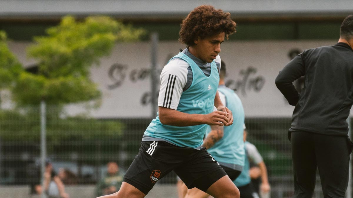 Adalberto Carrasquilla y el Dynamo inician su camino en la Concachampions