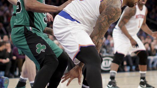 Celtics abruman a Knicks al final y ganan 97-89