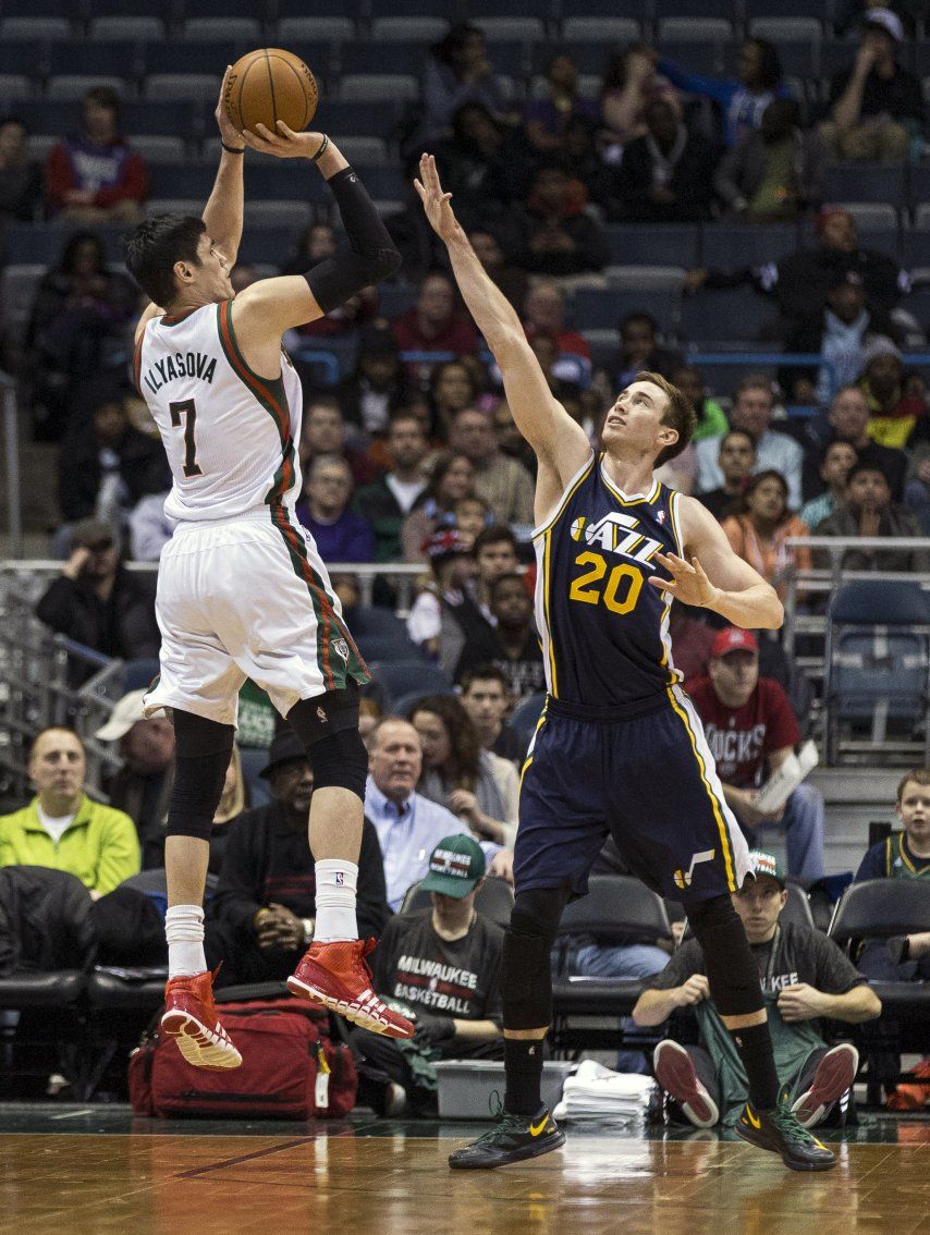 Ilyasova anota 31 y Bucks arrollan al Jazz
