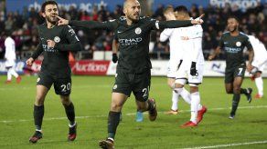 Man City golea a Swansea y fija record de victorias seguidas