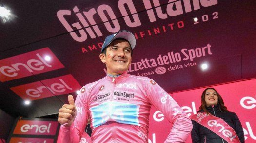 Ecuatoriano Carapaz gana 14ta etapa del Giro, es el líder